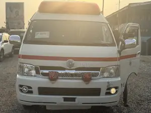 Toyota HiAce 2013 White