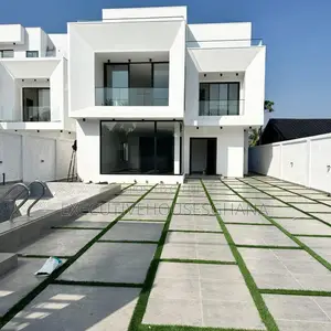 5bdrm House in Executivehousesghana, School Junction for sale