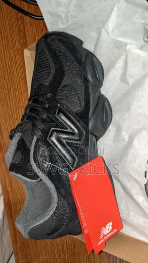 New Balance 9060 Triple Black