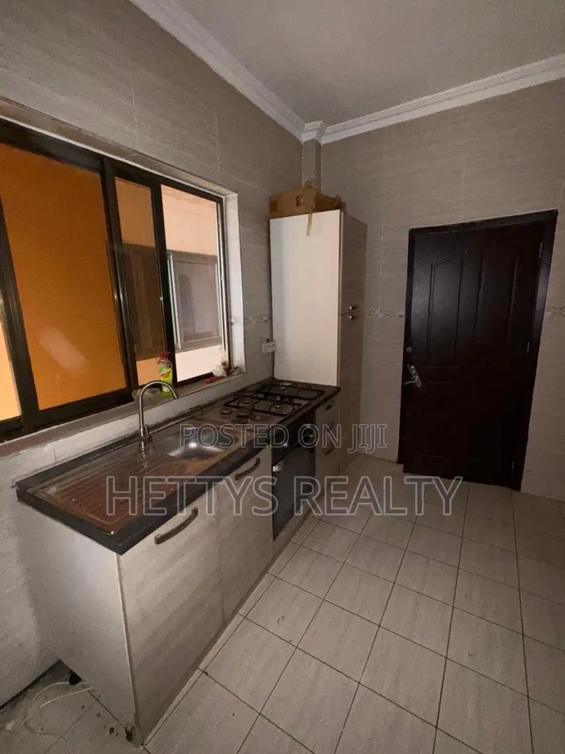 3bdrm Apartment in Awoshie for rent