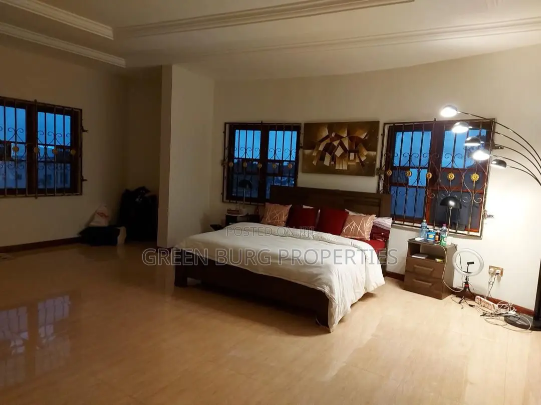 3bdrm Apartment in Green, East Legon for rent