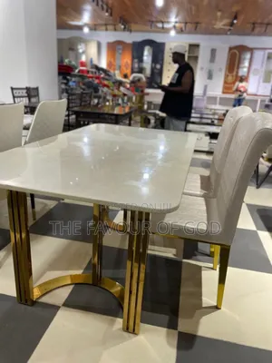 An Eye Catching 6 Seater Dining Table