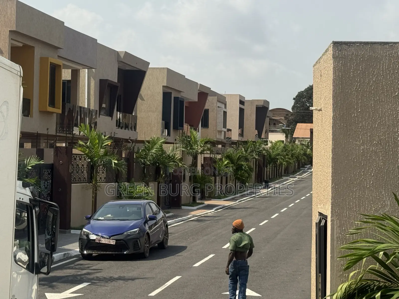 5bdrm Mansion in Green, East Legon for sale