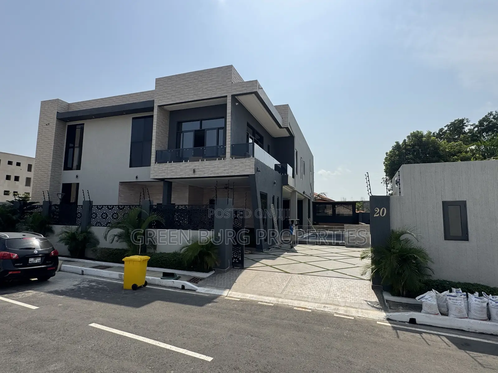 5bdrm Mansion in Green, East Legon for sale