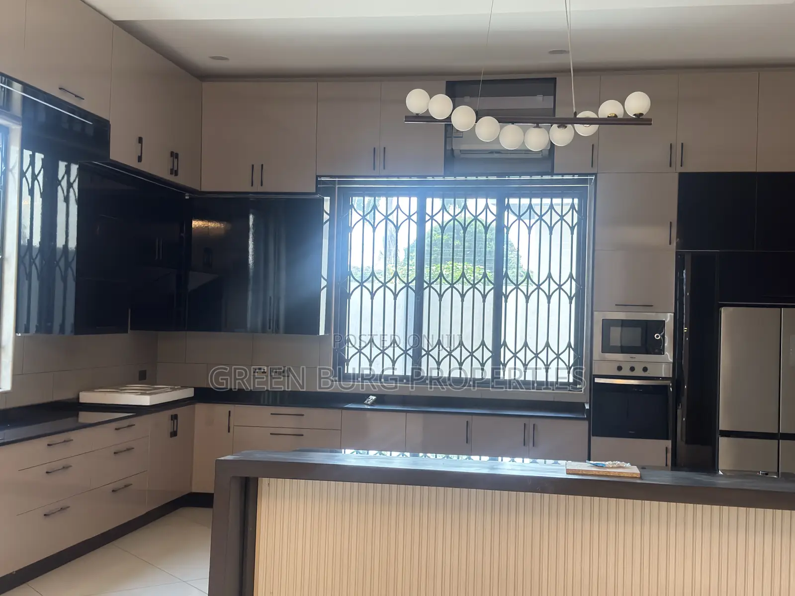 5bdrm Mansion in Green, East Legon for sale