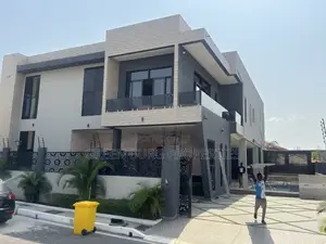 5bdrm Mansion in Green, East Legon for sale