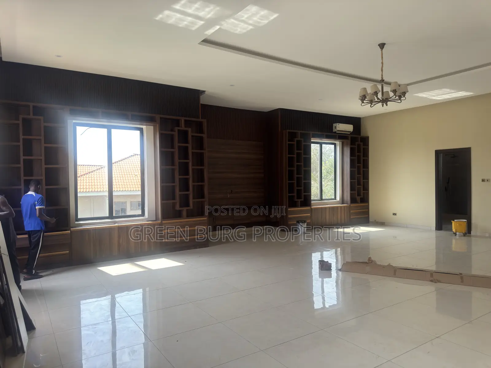 5bdrm Mansion in Green, East Legon for sale