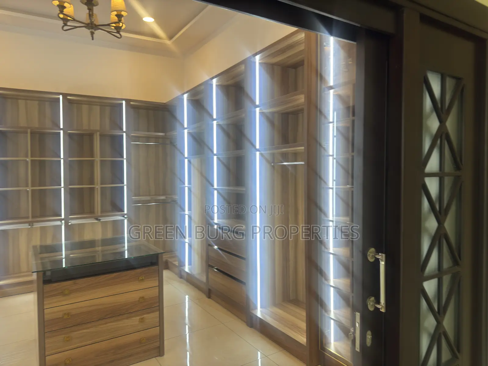 5bdrm Mansion in Green, East Legon for sale