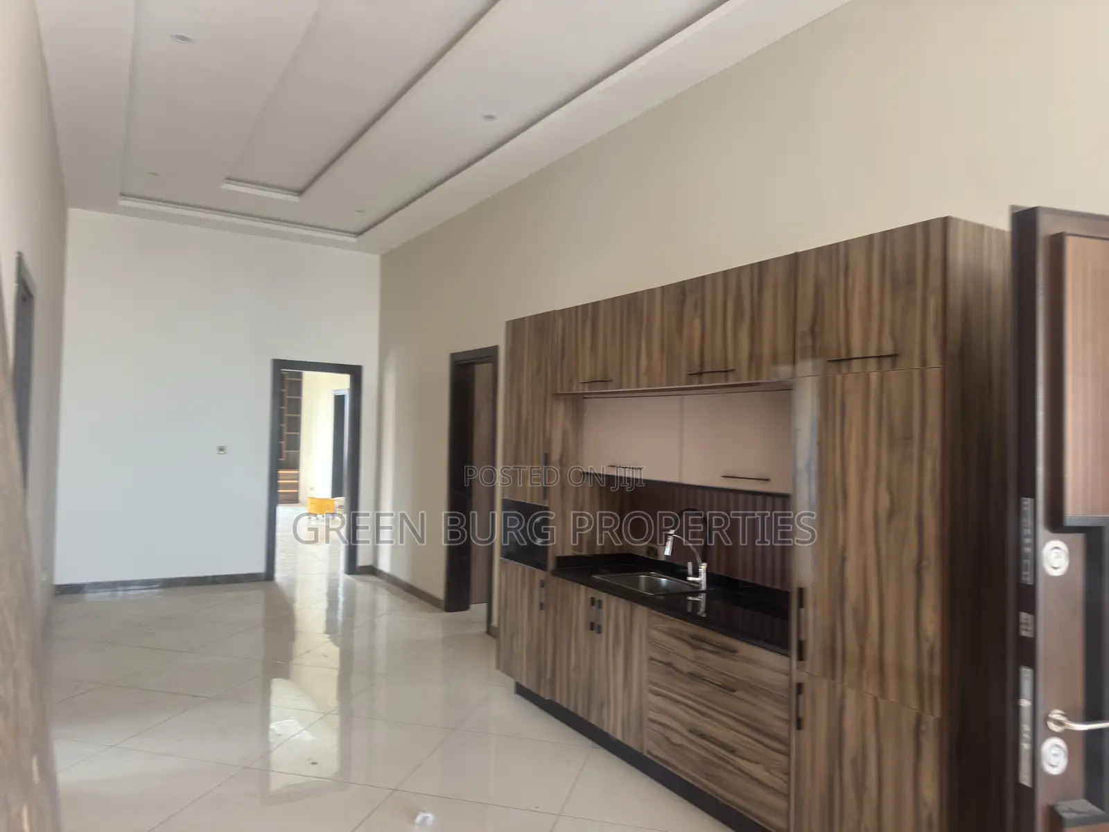 5bdrm Mansion in Green, East Legon for sale