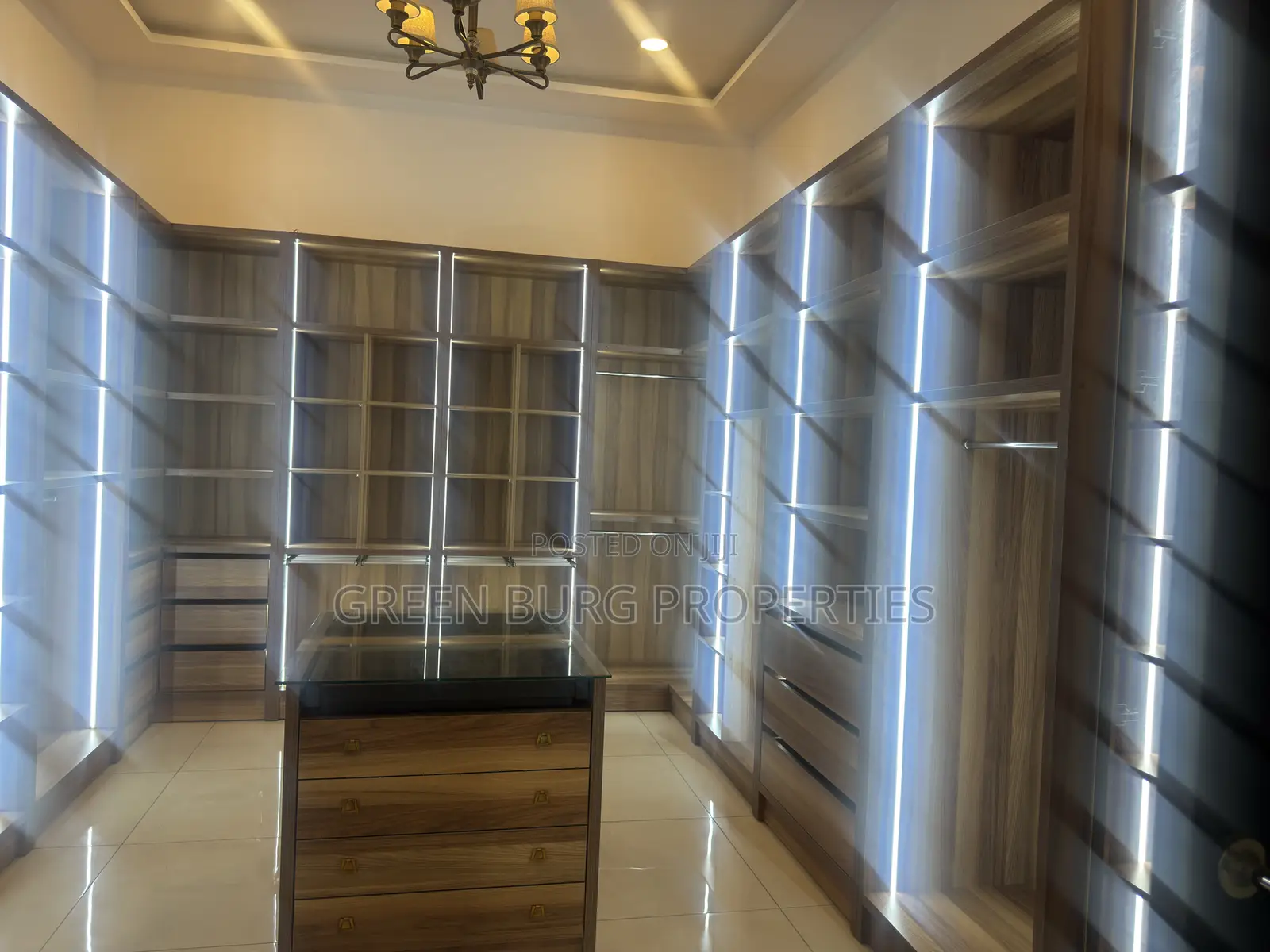 5bdrm Mansion in Green, East Legon for sale