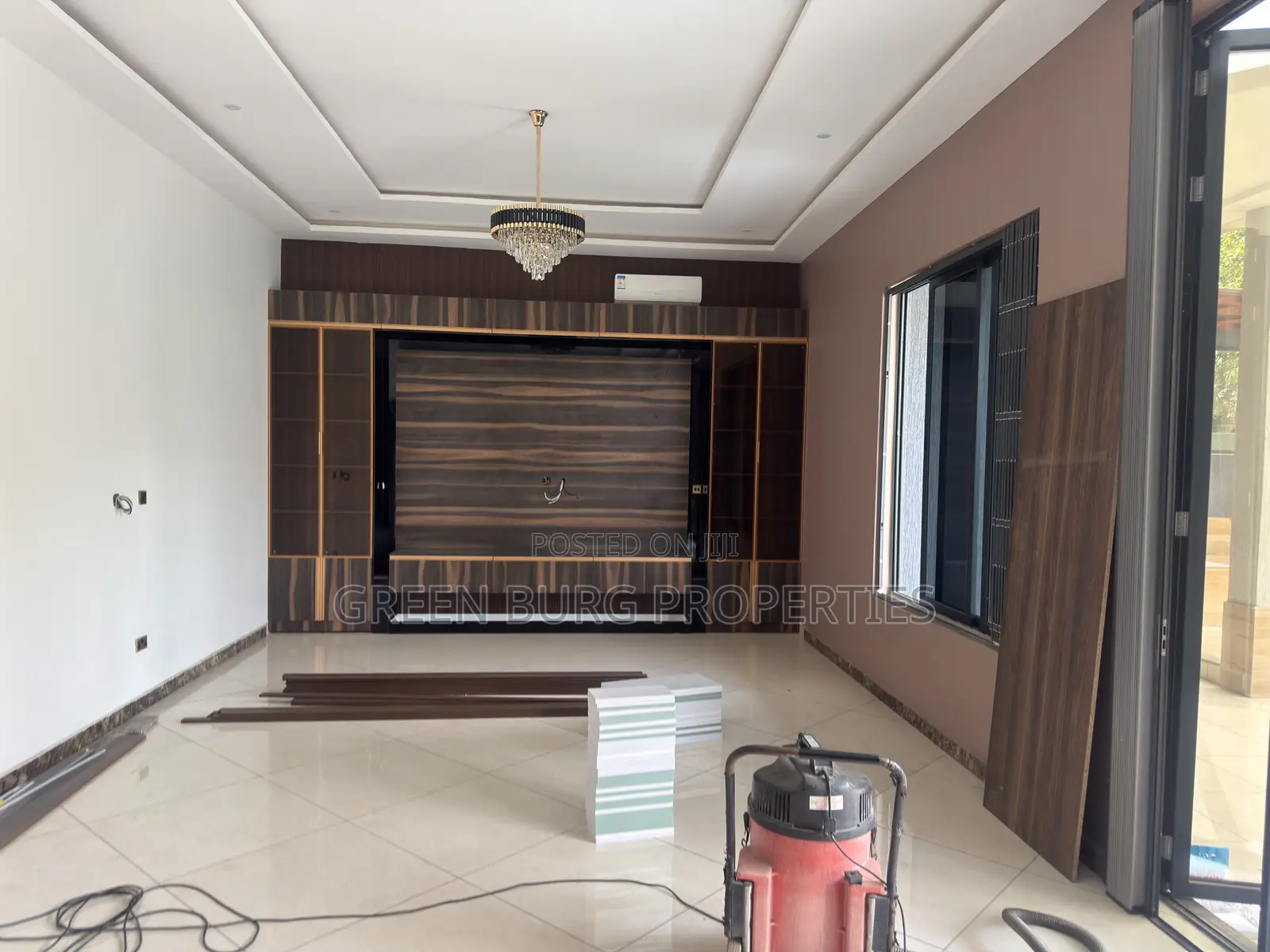 5bdrm Mansion in Green, East Legon for sale