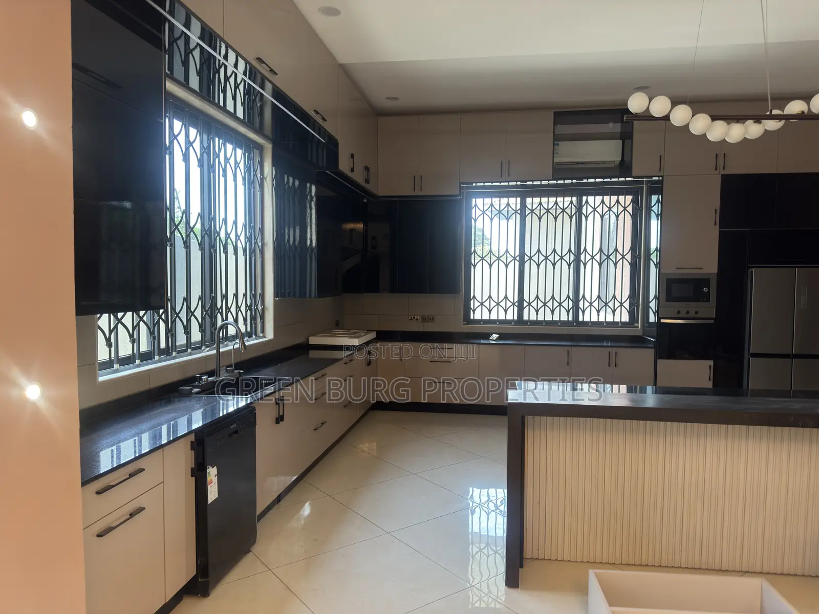 5bdrm Mansion in Green, East Legon for sale