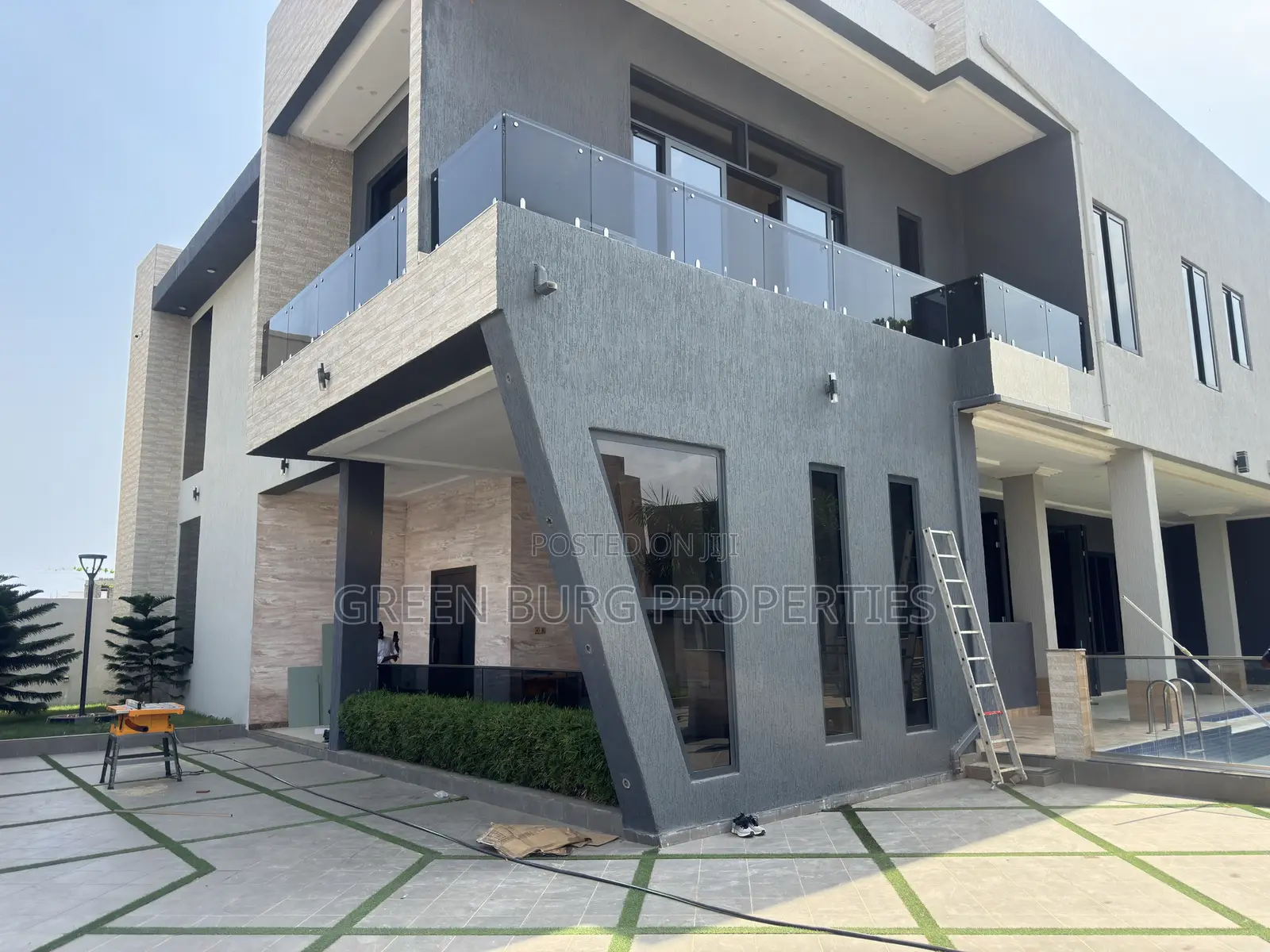 5bdrm Mansion in Green, East Legon for sale