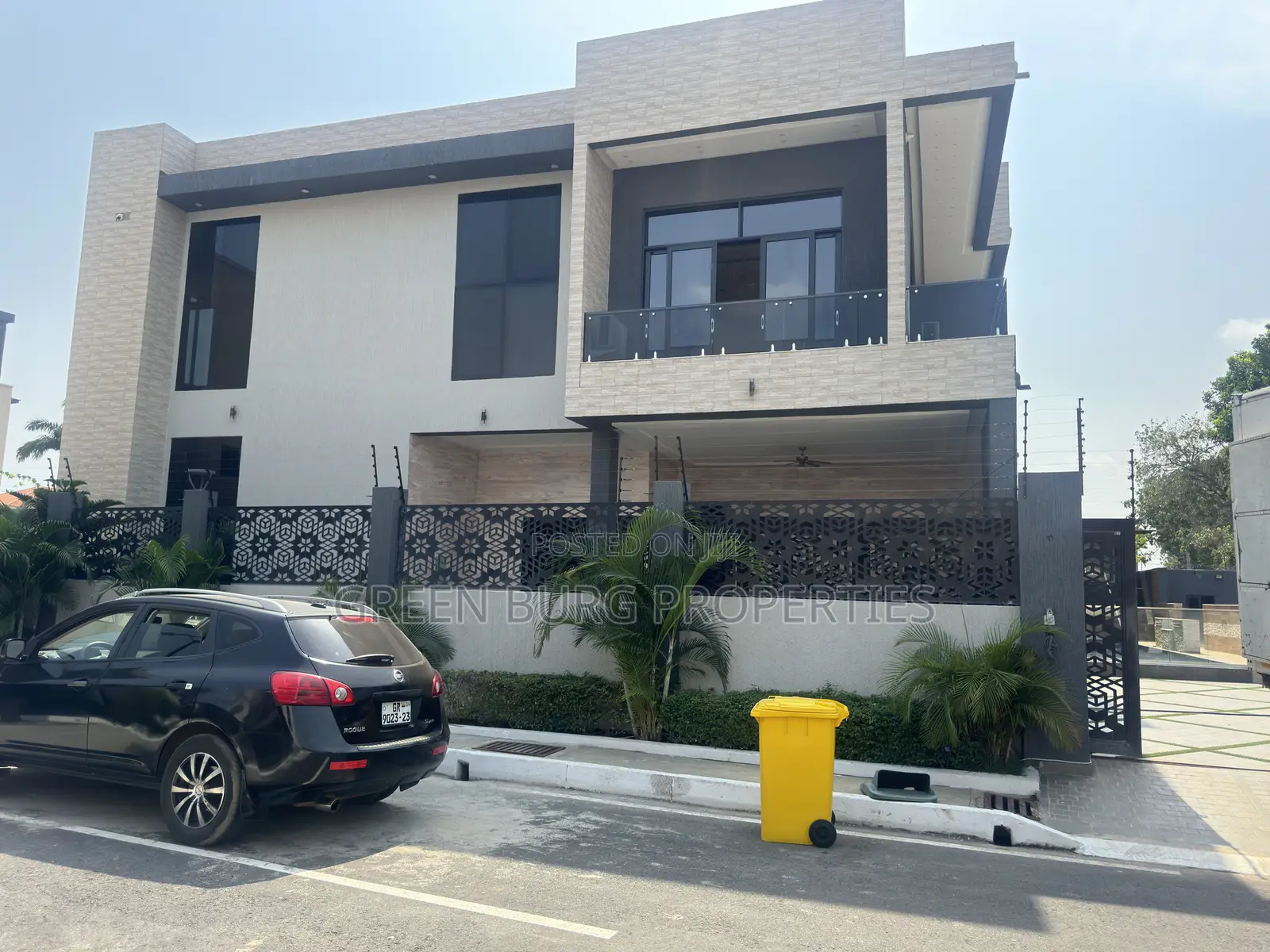 5bdrm Mansion in Green, East Legon for sale