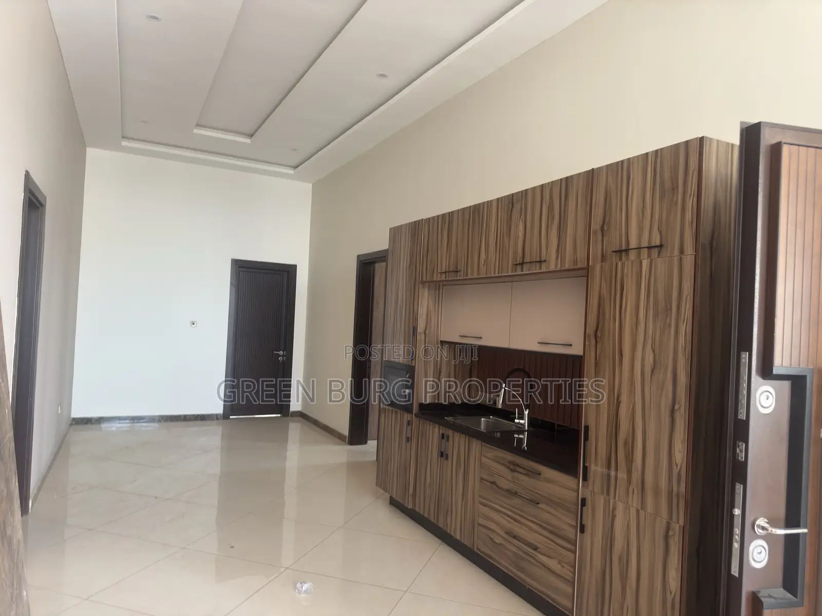 5bdrm Mansion in Green, East Legon for sale