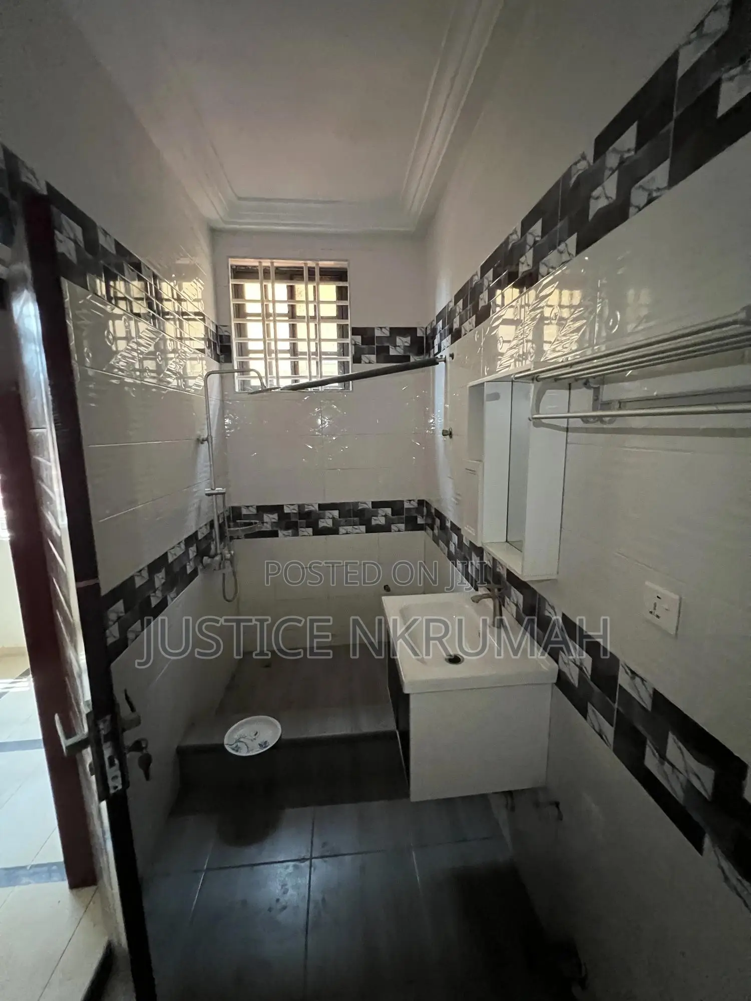 3bdrm Apartment in Mr Justice Estate, Tetegu for rent