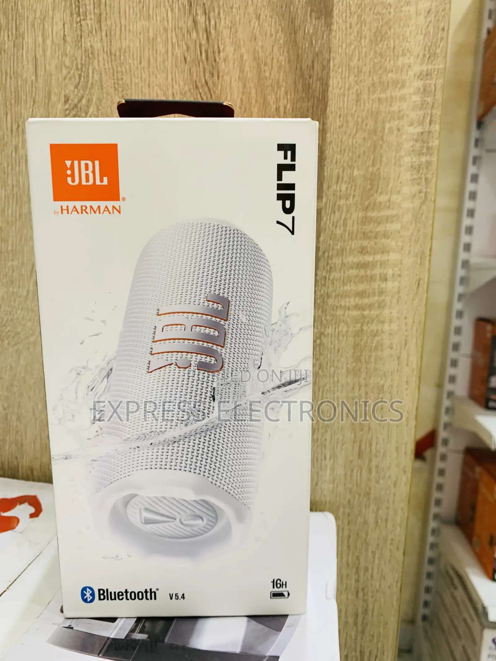 Newly Sealed in Box White Flip 7 Bluetooth Speaker