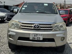 Toyota Fortuner 2.5 D AWD 2008 Silver