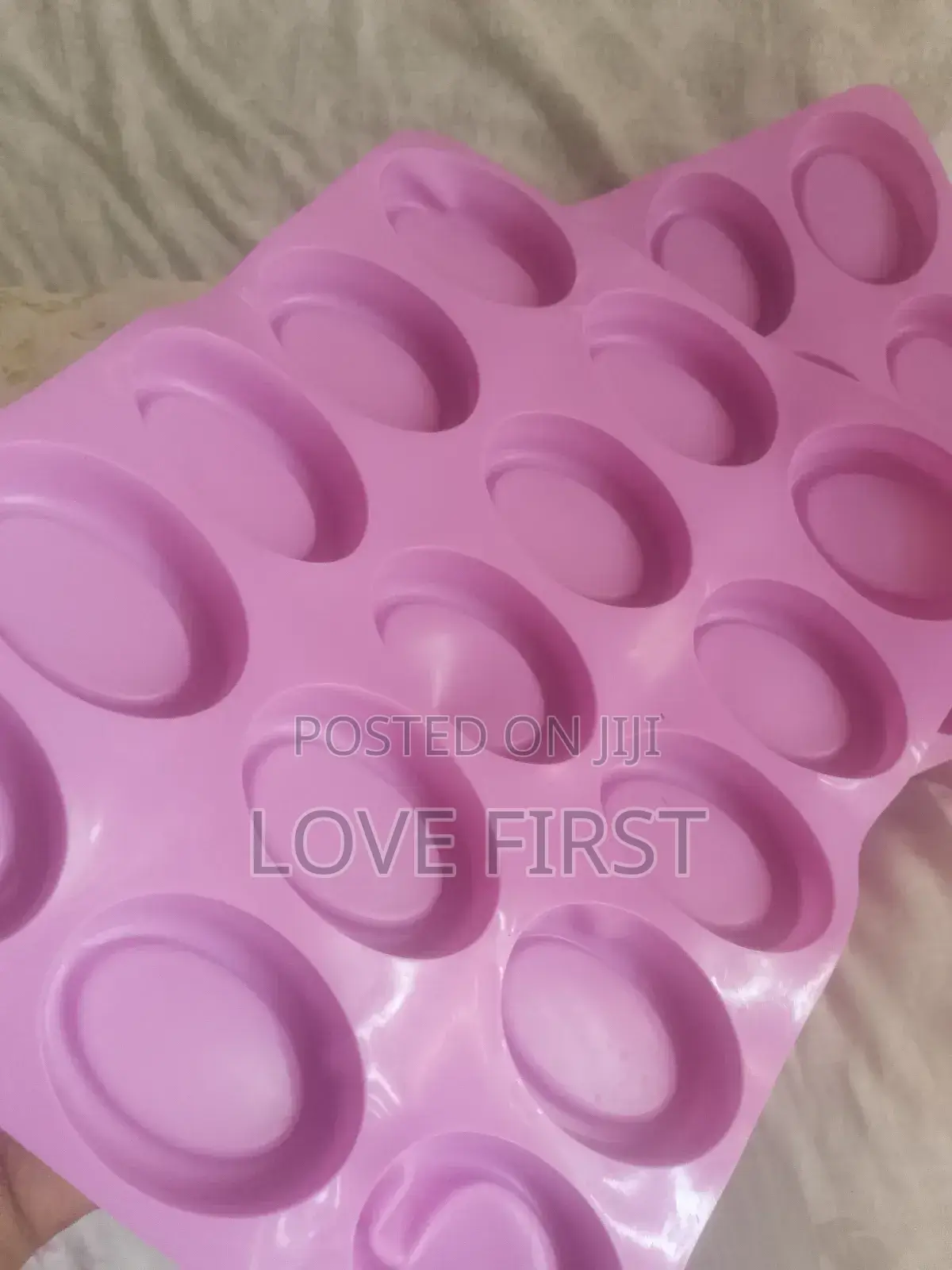 15 Cavities Oval Silicone Soap Mold