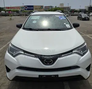 Toyota RAV4 LE 4dr SUV AWD (2.5L 4cyl 6A) 2018 White