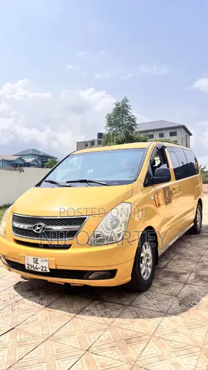 Hyundai Starex 2011 Yellow