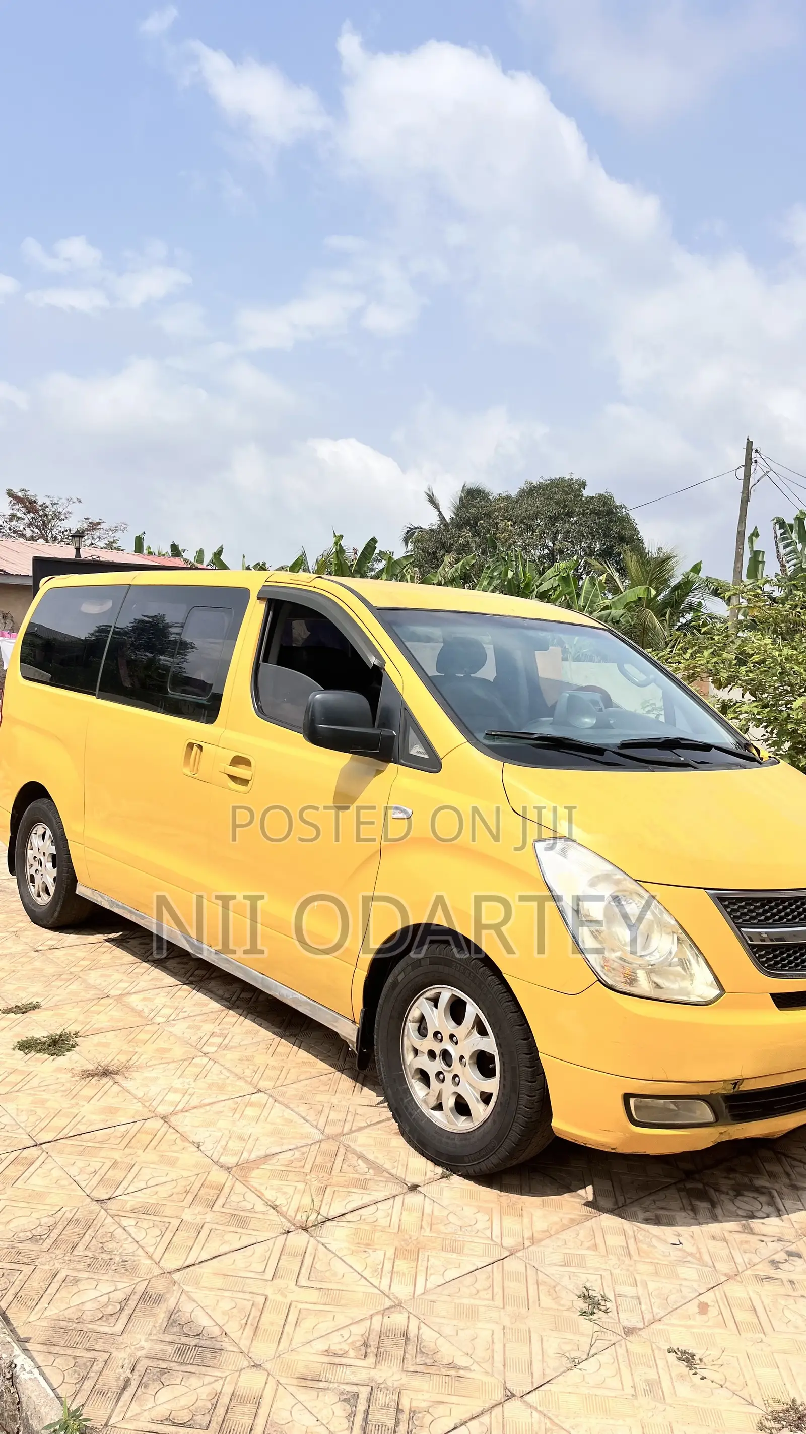 Hyundai Starex 2011 Yellow