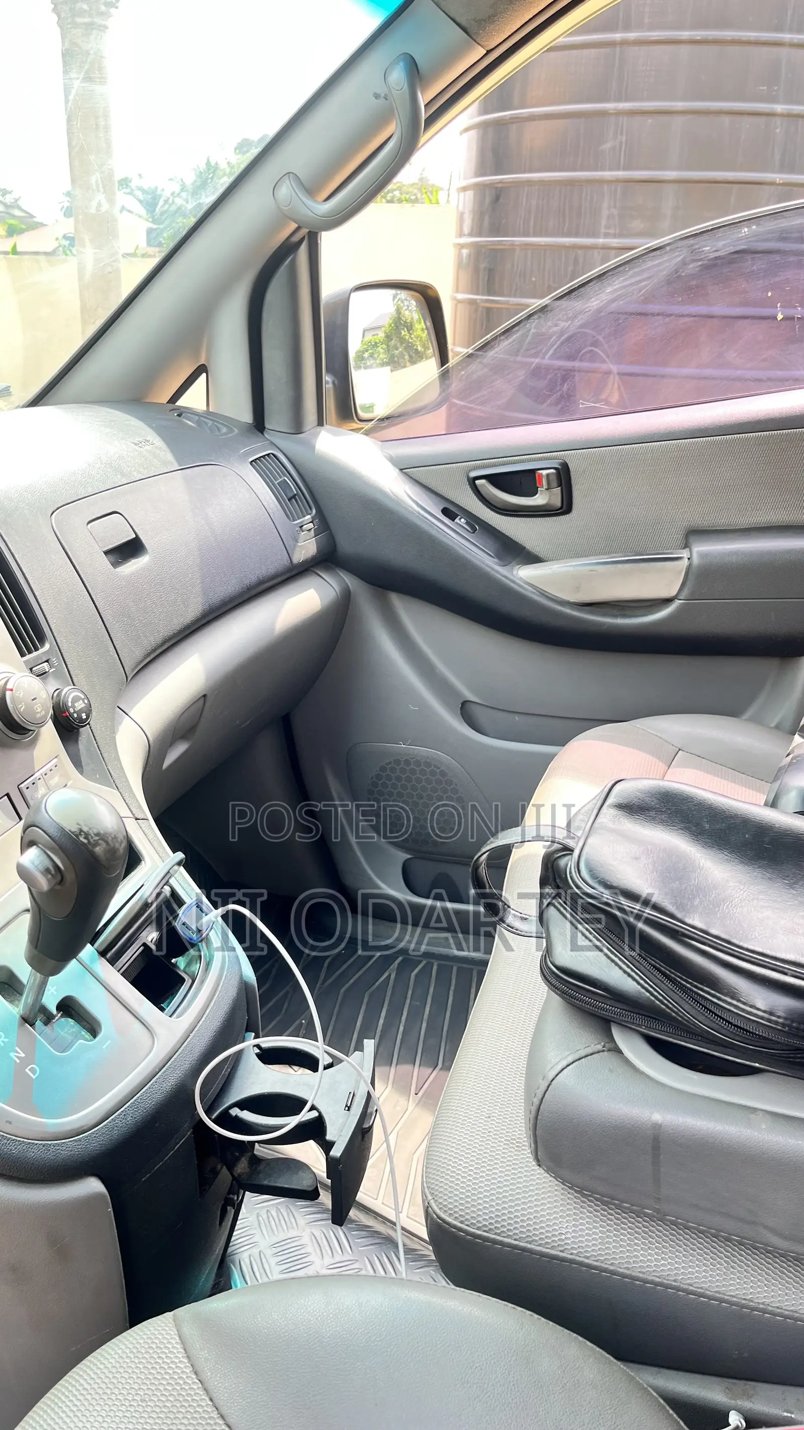 Hyundai Starex 2011 Yellow
