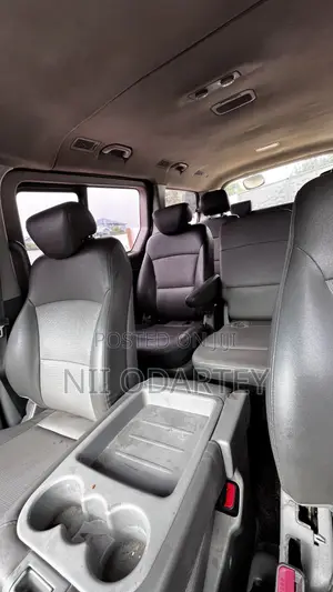 Hyundai Starex 2011 Yellow