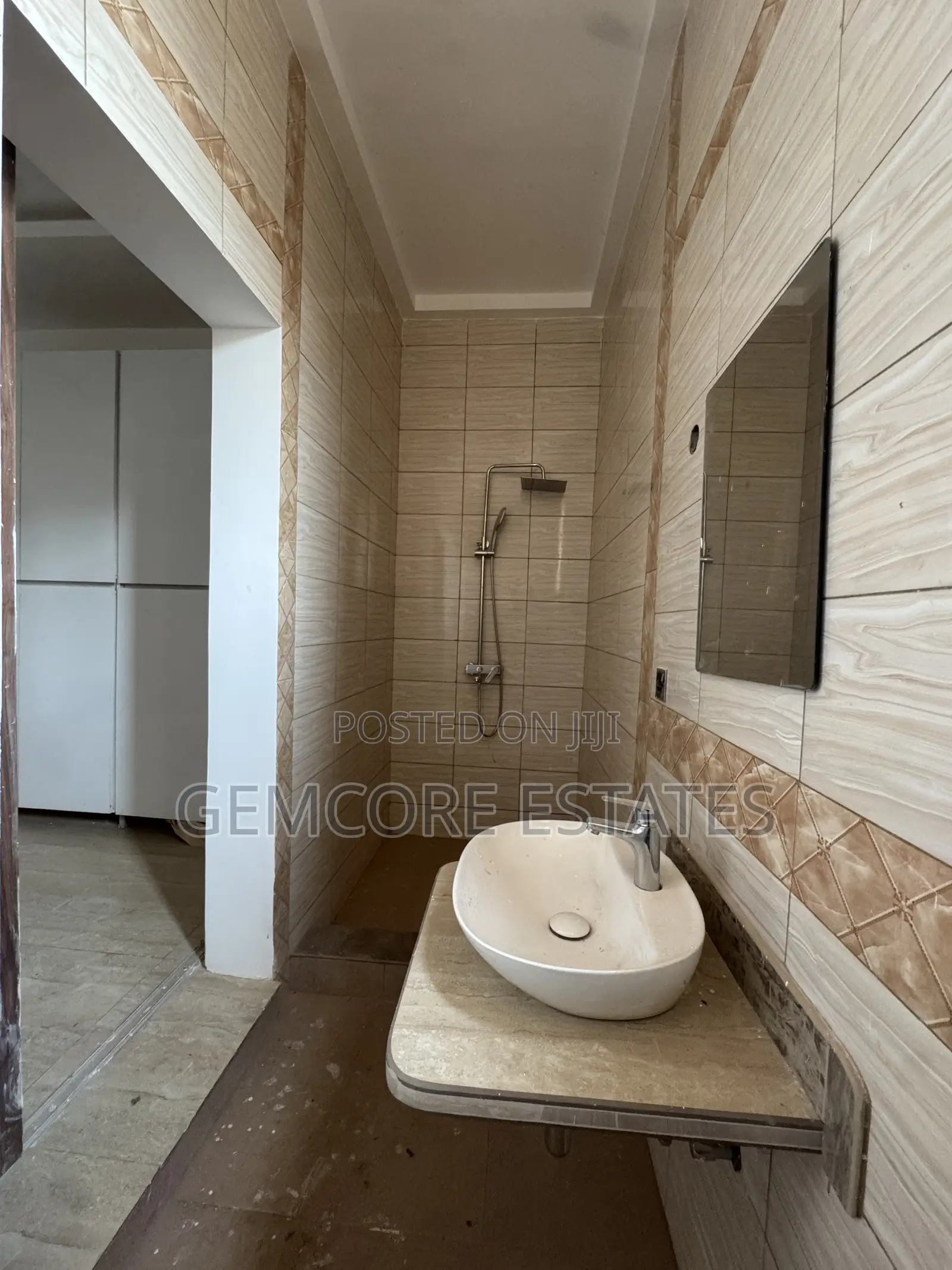 4bdrm House in New Nation, Lake Side Estate for sale