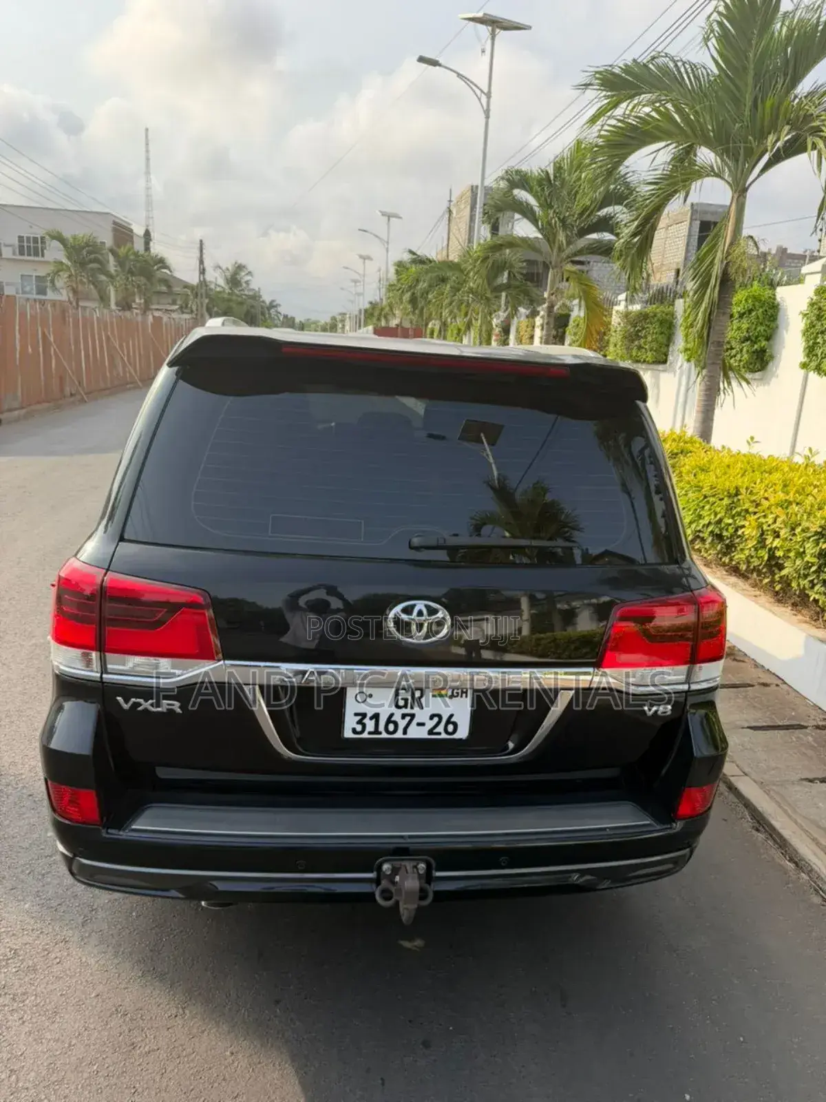 Executive Toyota Land Cruiser V8 Rental – Sleek Powerful