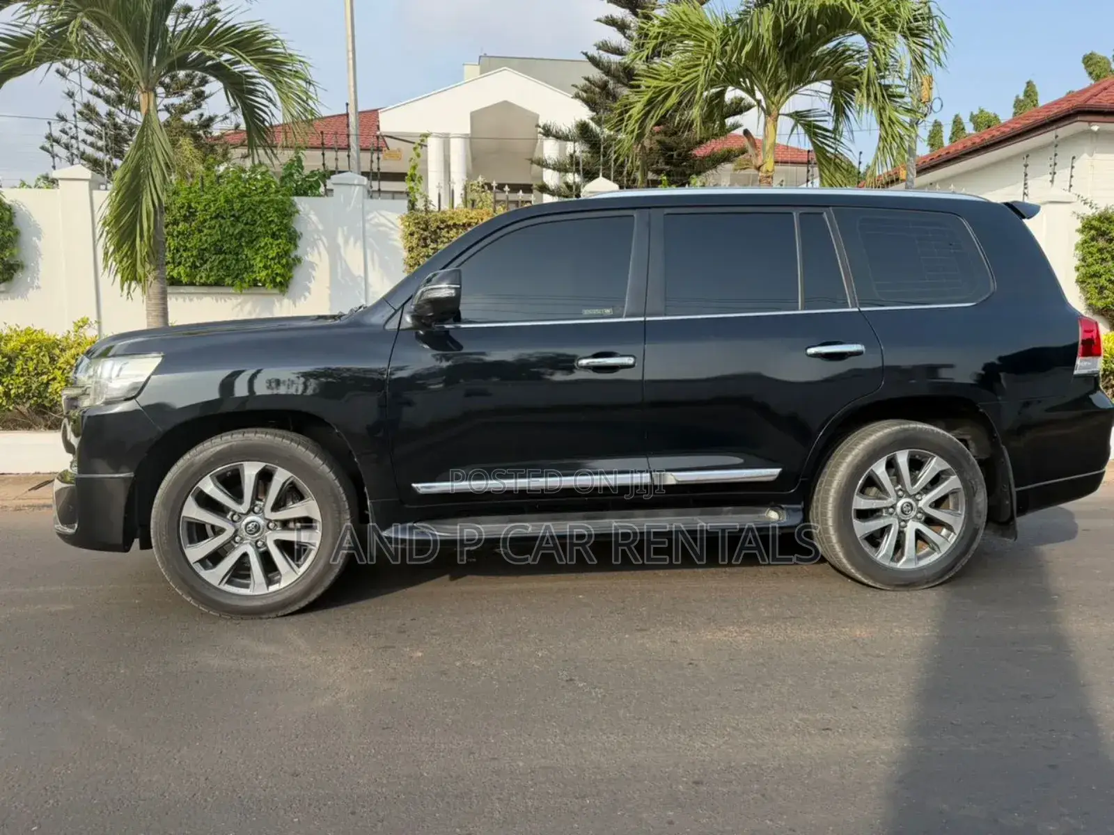Executive Toyota Land Cruiser V8 Rental – Sleek Powerful