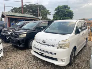 Toyota Voxy 2010 White