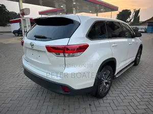Toyota Highlander LE 4x2 (2.7L 4cyl 6A) 2018 White