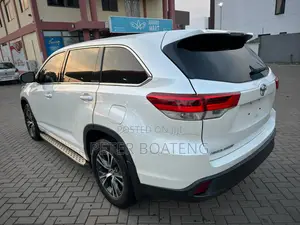 Toyota Highlander LE 4x2 (2.7L 4cyl 6A) 2018 White