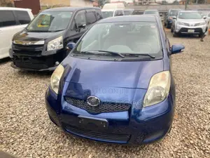 Toyota Vitz 1.0 FWD 3dr 2010 Blue