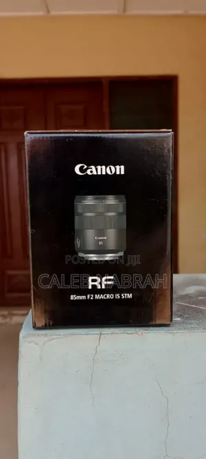 Canon Rf 85mm F2 Macro Is STM Lens