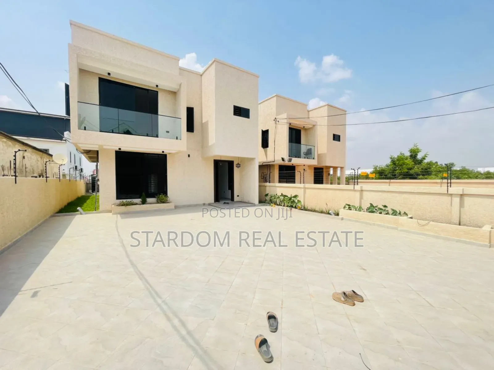 3bdrm Duplex in East Legon Hills for sale