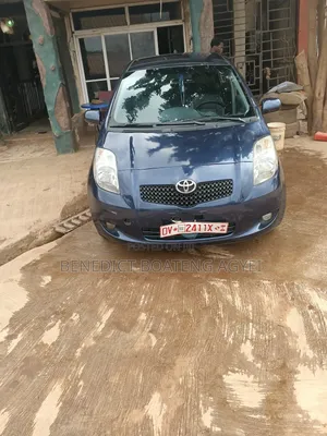 Toyota Yaris LE Hatchback 3dr 2012