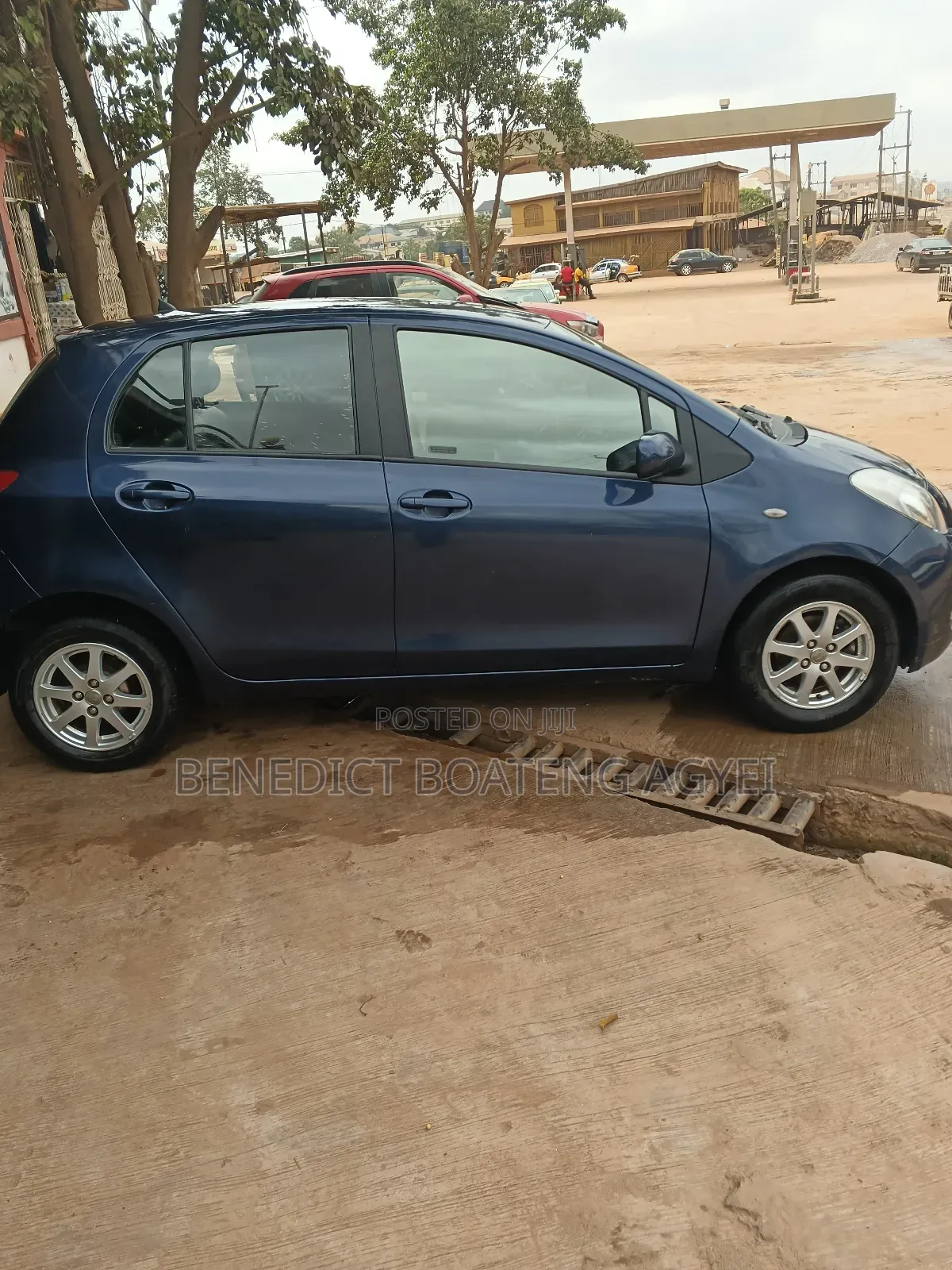 Toyota Yaris LE Hatchback 3dr 2012