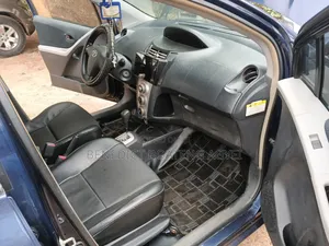 Toyota Yaris LE Hatchback 3dr 2012