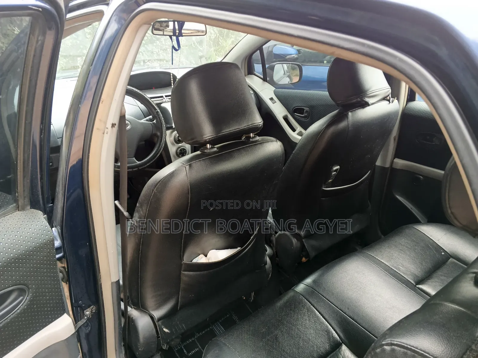 Toyota Yaris LE Hatchback 3dr 2012