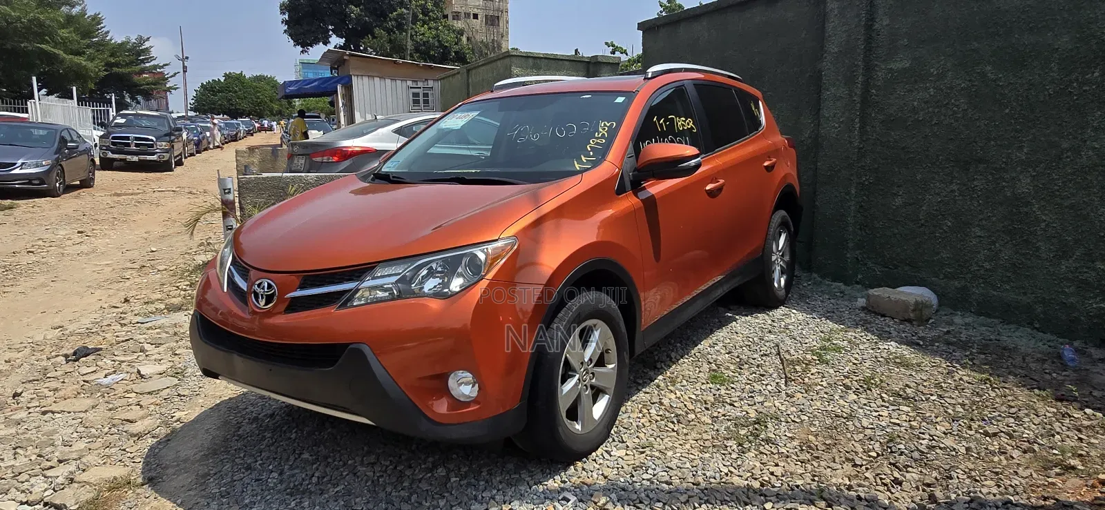 Toyota RAV4 XLE 4dr SUV (2.5L 4cyl 6A) 2014 Orange