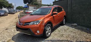 Toyota RAV4 XLE 4dr SUV (2.5L 4cyl 6A) 2014 Orange