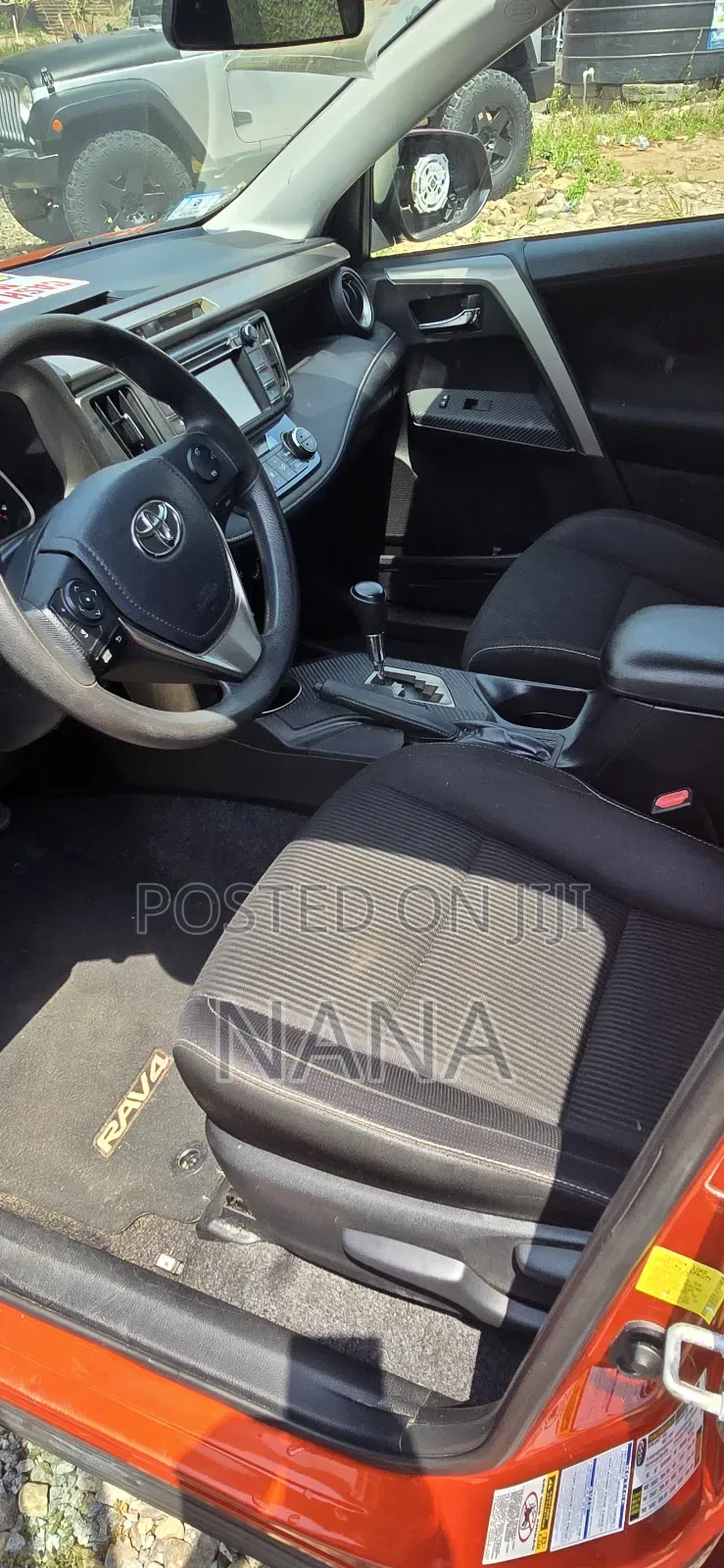 Toyota RAV4 XLE 4dr SUV (2.5L 4cyl 6A) 2014 Orange