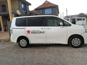 Toyota Voxy 2013 White