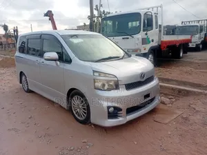 Toyota Voxy 2013 Silver