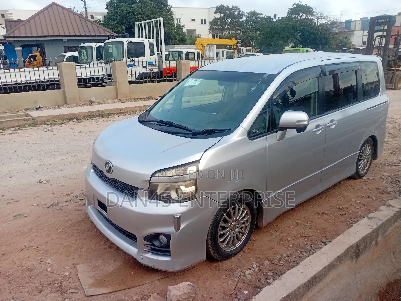 Toyota Voxy 2013 Silver