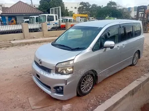 Toyota Voxy 2013 Silver