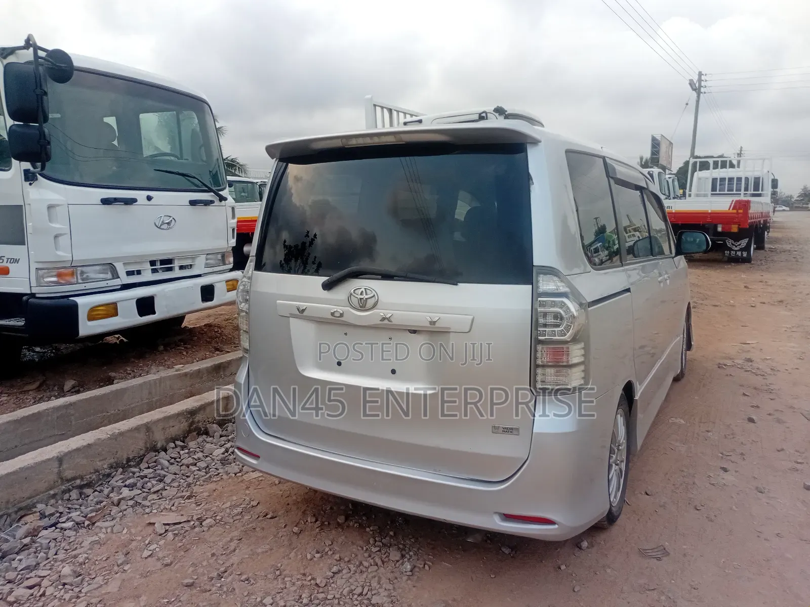 Toyota Voxy 2013 Silver