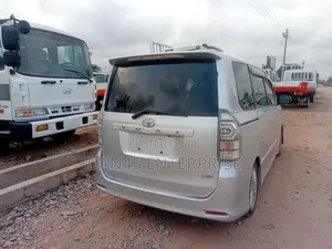 Toyota Voxy 2013 Silver
